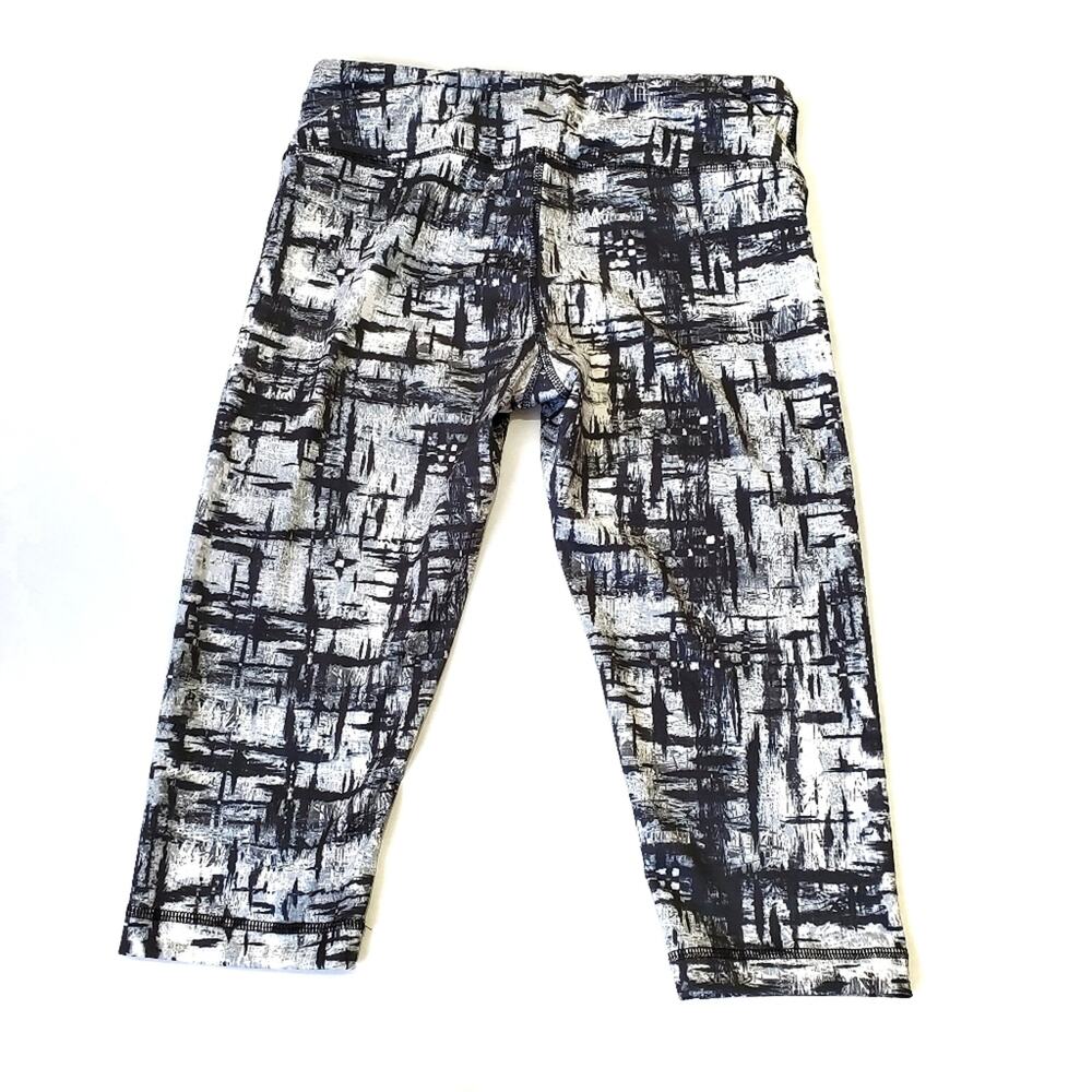 Velocity | Abstract Pattern Capri Leggings